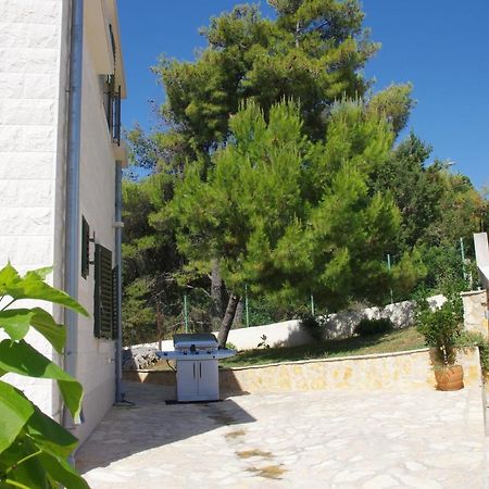 Holiday Home Nevista Sumartin Extérieur photo