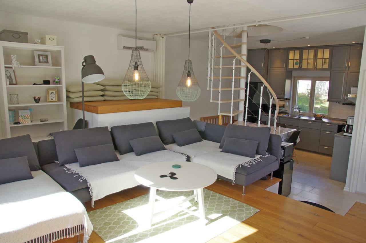 Holiday Home Nevista Sumartin Extérieur photo